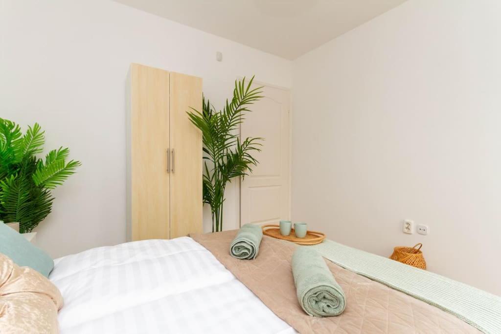 Family Lux Lounge In Voeroesmarty Street By Nw Apartmán Budapešť