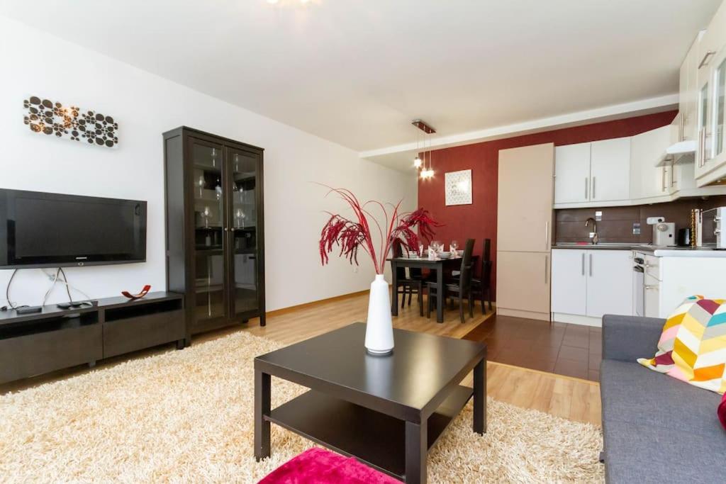 Family Lux Lounge In Voeroesmarty Street By Nw Apartmán *